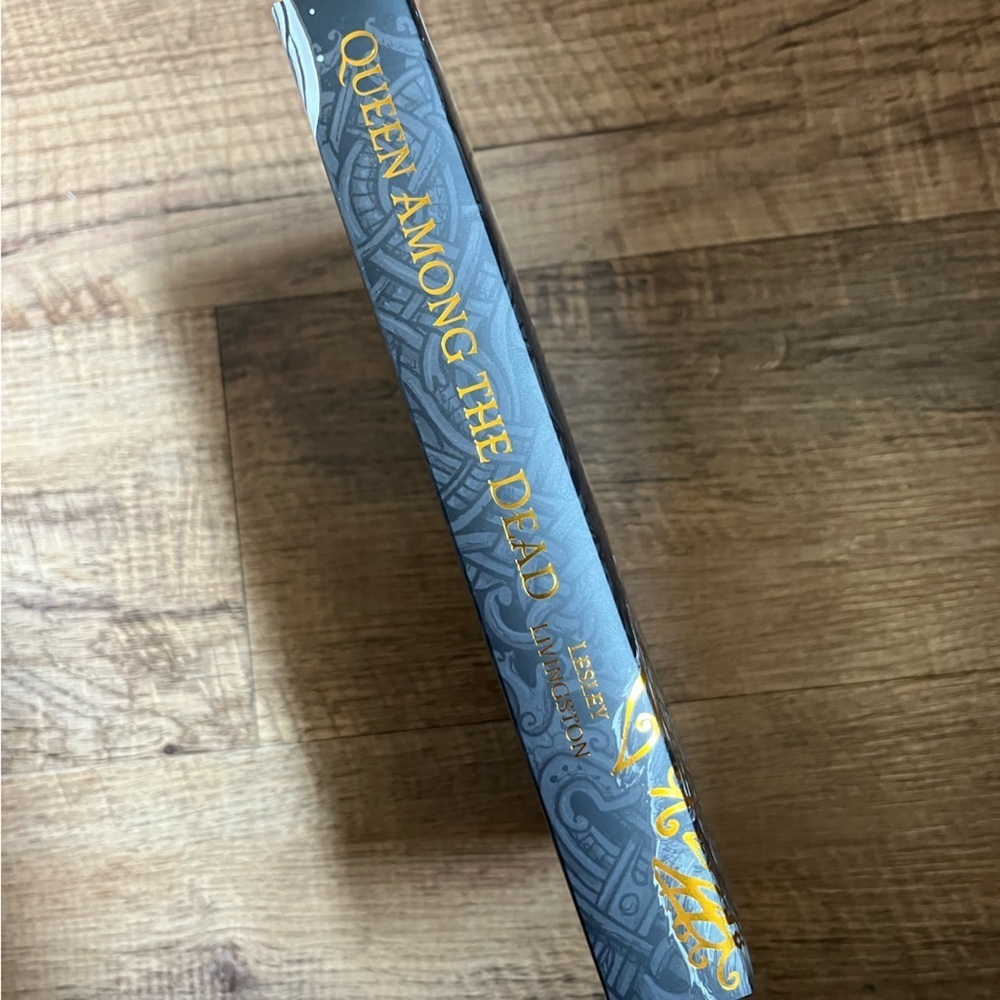Queen Among The Dead The bookish Box Exclusive Edition - Picture 8 of 8
